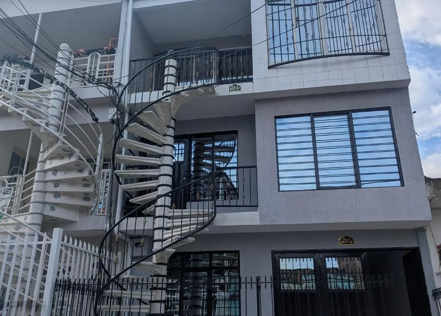 Supremely Spacious Apartment For Rent Cali
